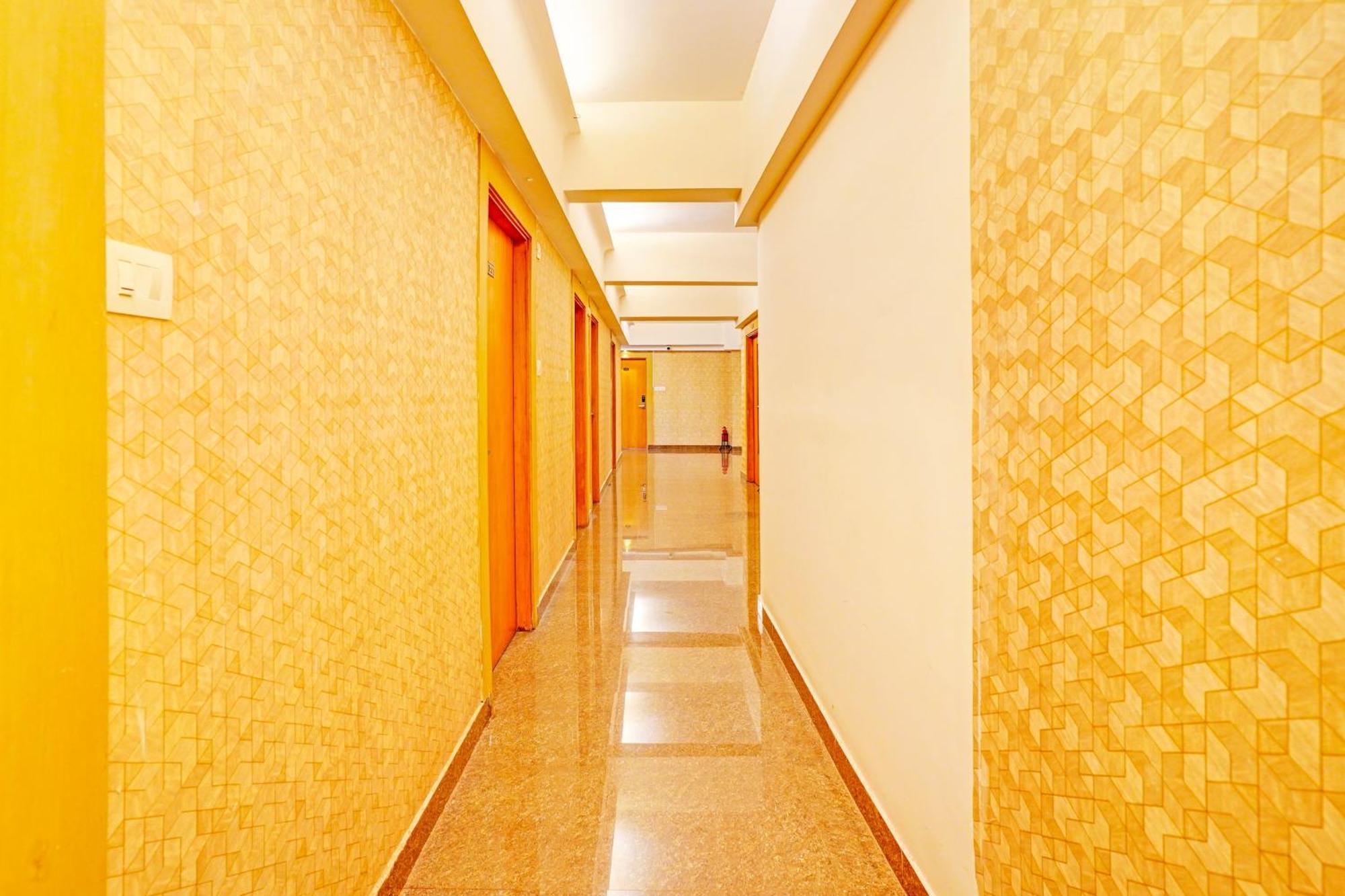 Super Townhouse Oak Electronic City Formerly Hotel Trubell Kammasandra Dış mekan fotoğraf