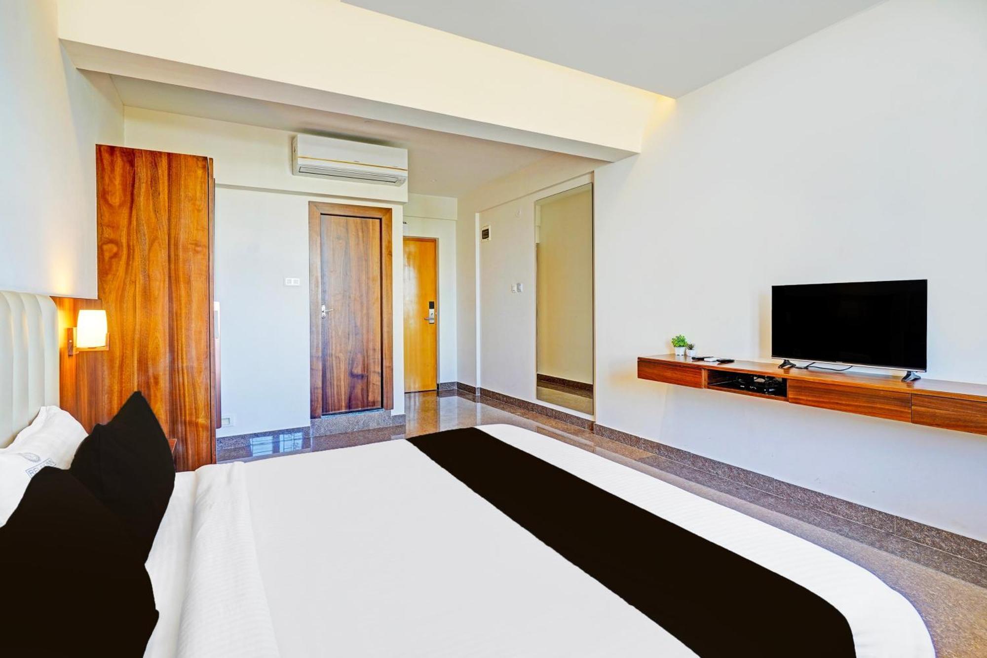 Super Townhouse Oak Electronic City Formerly Hotel Trubell Kammasandra Dış mekan fotoğraf
