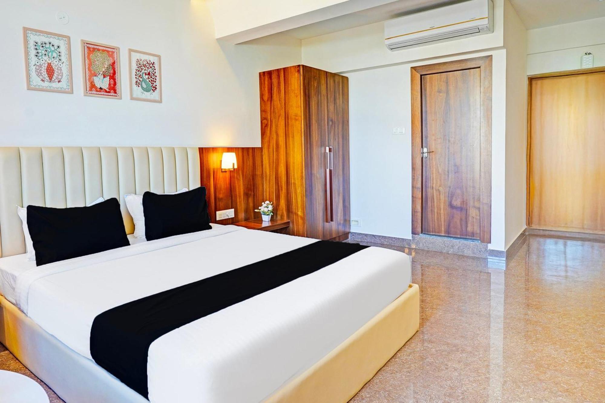 Super Townhouse Oak Electronic City Formerly Hotel Trubell Kammasandra Dış mekan fotoğraf